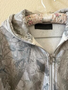 Abercrombie & Fitch Men’s or Women's Gray Camo Zip Jacket w/hoodie.
